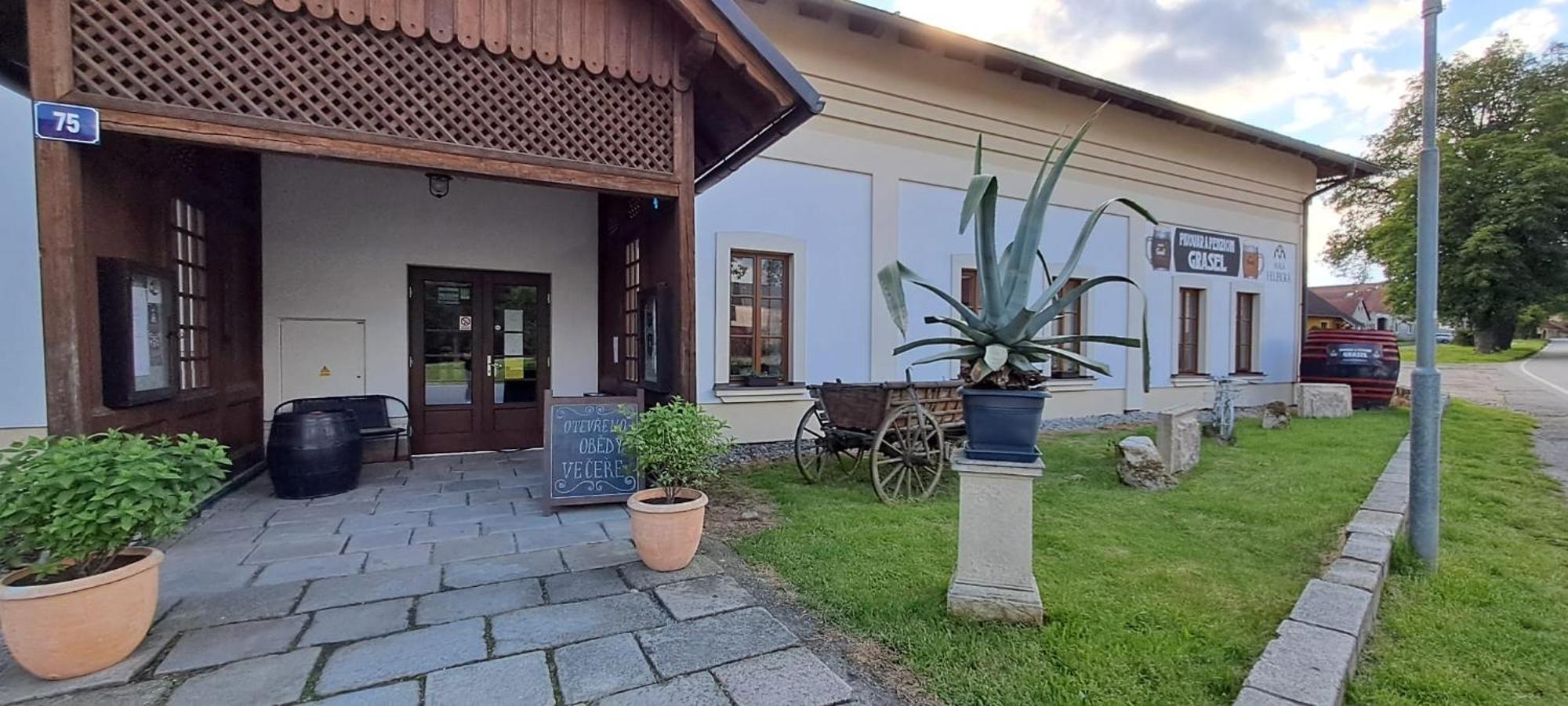 Pivovar A Penzion Grasel Cesky Rudolec Экстерьер фото